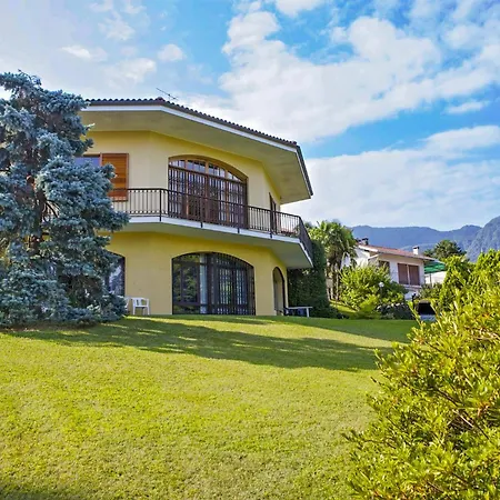 Panorama Apartment *